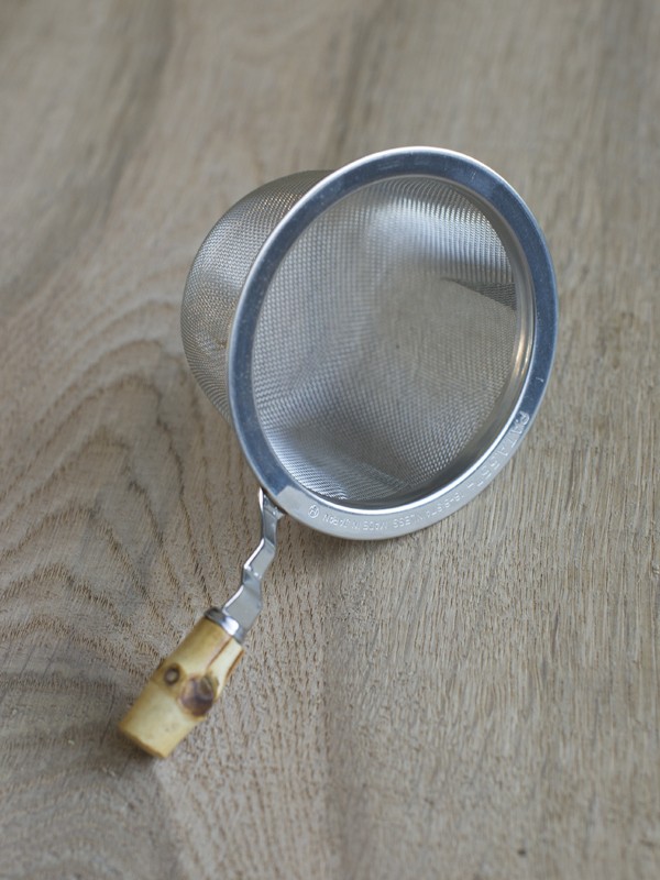 Zaparzacz z bambusową rączką